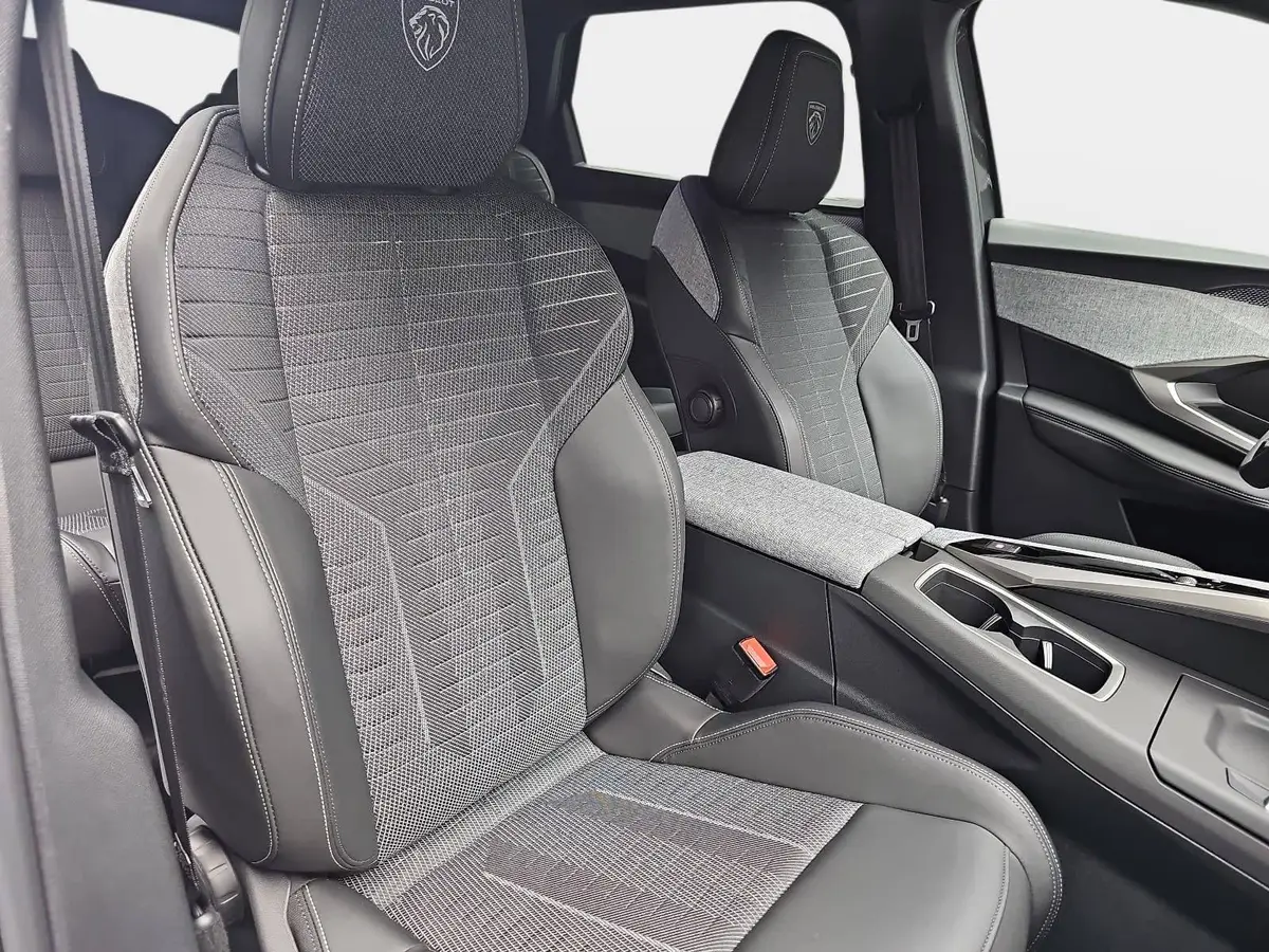 PEUGEOT 5008 1.2 HYBRID 145 E-DSC6 GT KLIMA LED 7-S DAB 360° AH