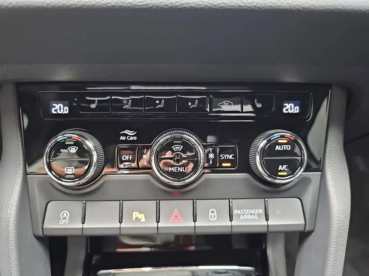 SKODA KAROQ 1.5 TSI DSG SPORTLINE NAVI LED PANO