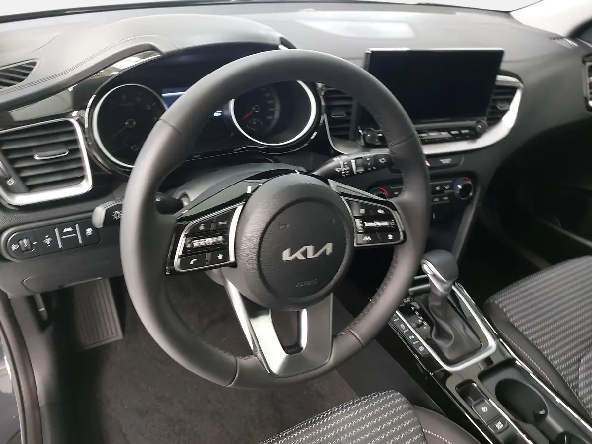 KIA CEED SW 1.5 T-GDI 48V DCT7 ULTIMATE EDITION