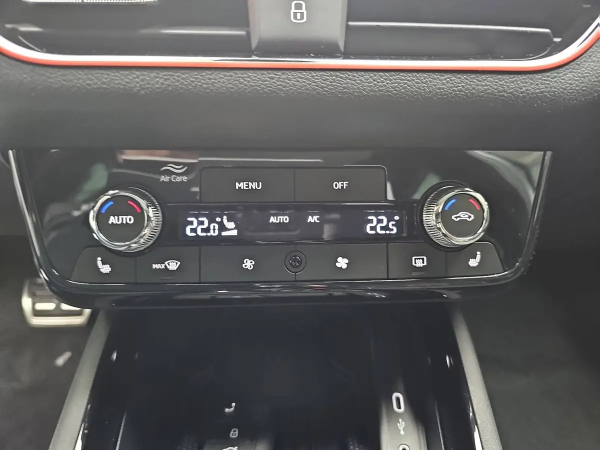 SKODA KAMIQ 1.5 TSI DSG MONTE CARLO LED AUDIO DAB PANO WINTER 