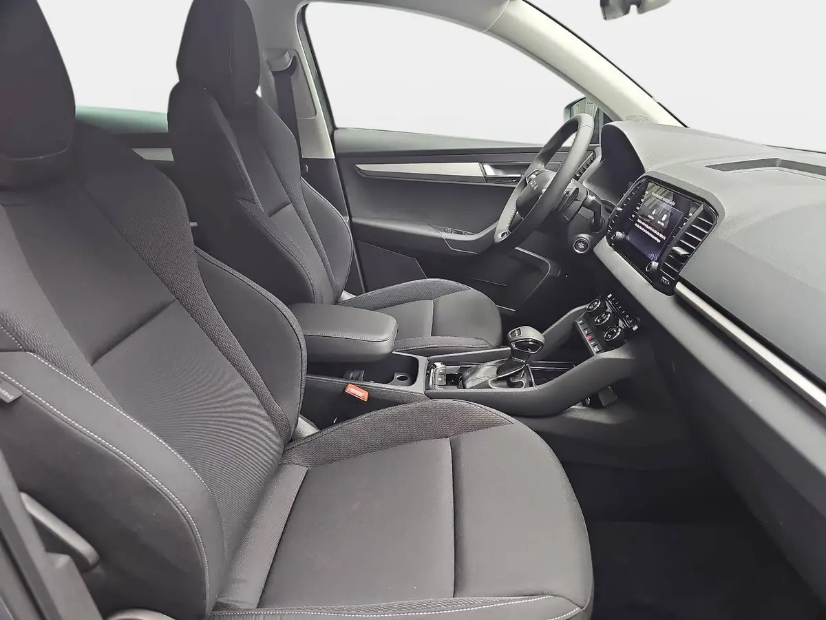 SKODA KAROQ 1.5 TSI DSG 130 JAHRE LED DAB SICHT WINTER EL.HECK