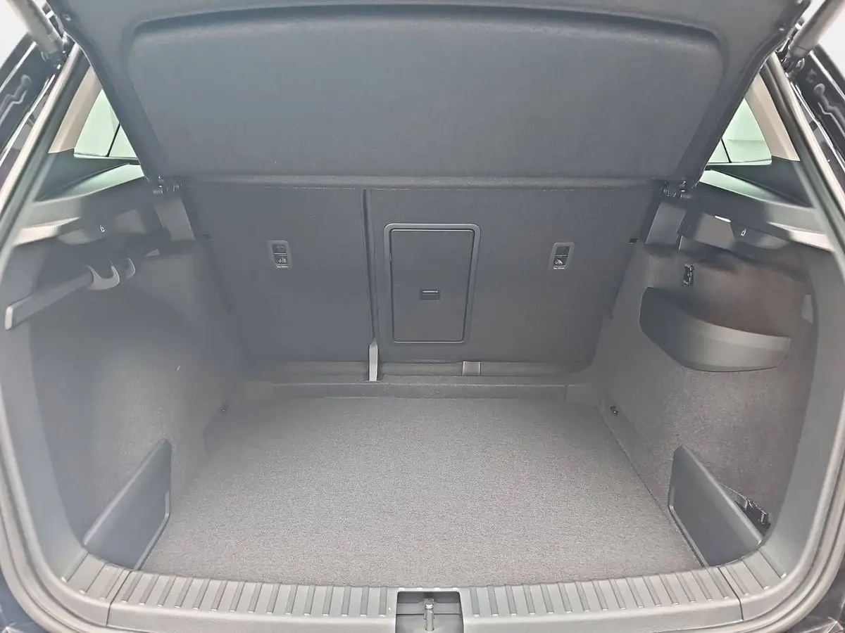 SKODA KAROQ 1.5 TSI DSG LED KAMERA PDC AHK LM