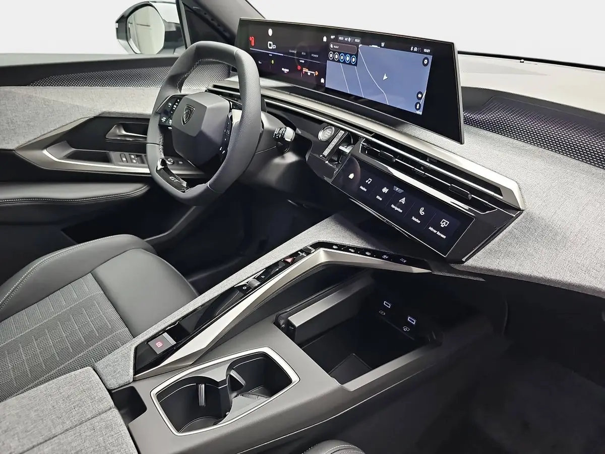 PEUGEOT 5008 1.2 HYBRID 145 E-DSC6 GT KLIMA LED 7-S DAB 360° AH
