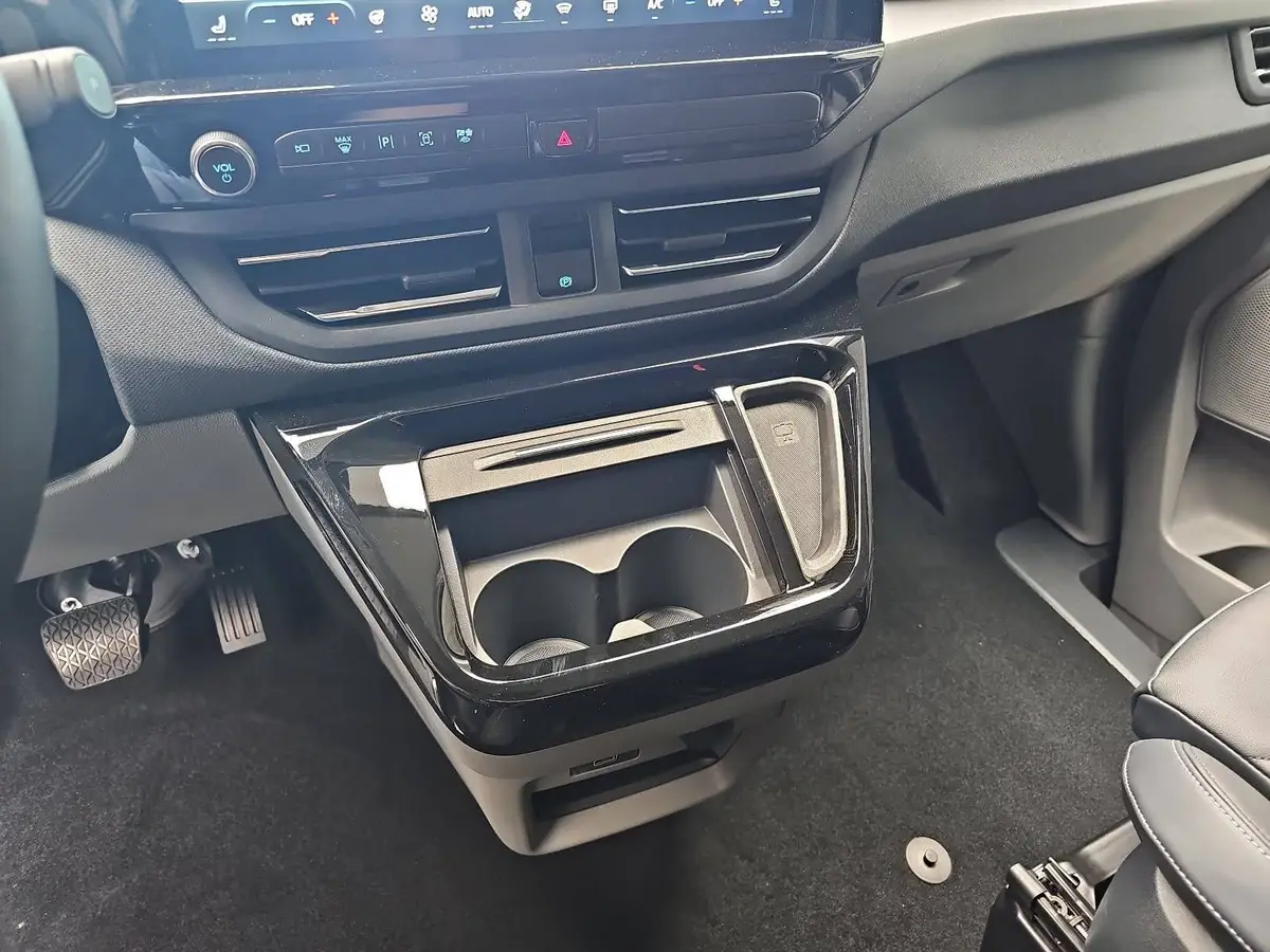 FORD TOURNEO CUSTOM 2.0 ECOBLUE AUTO. L1 TITANIUM X NAVI LED AHK