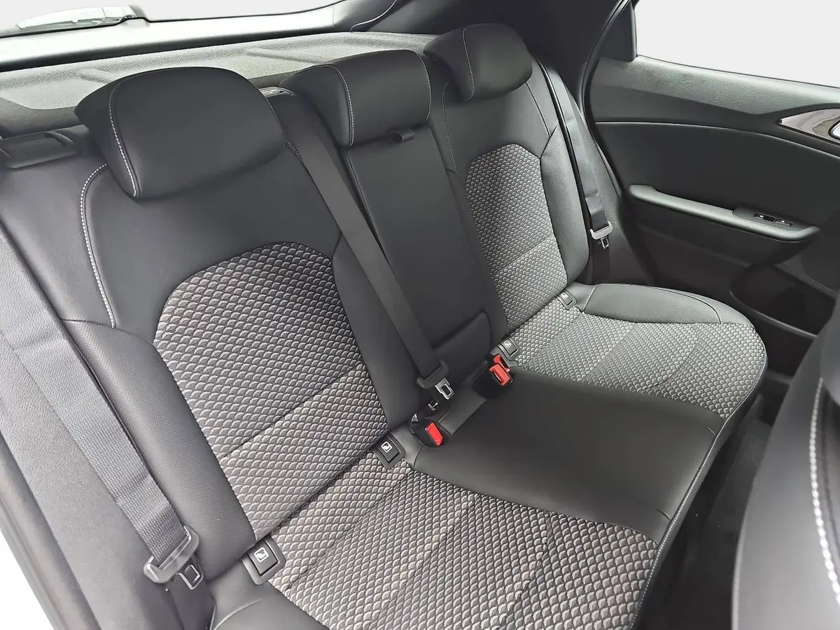 KIA XCEED 1.6 T-GDI 150 DCT SPIRIT MJ26 XCLUSIVE GLASDACH