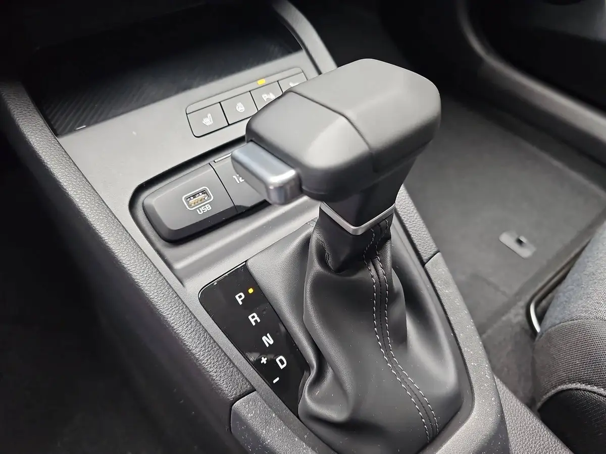 KIA STONIC 1.0 T-GDI 100 DCT VISION MJ26 SITZH. NAVI