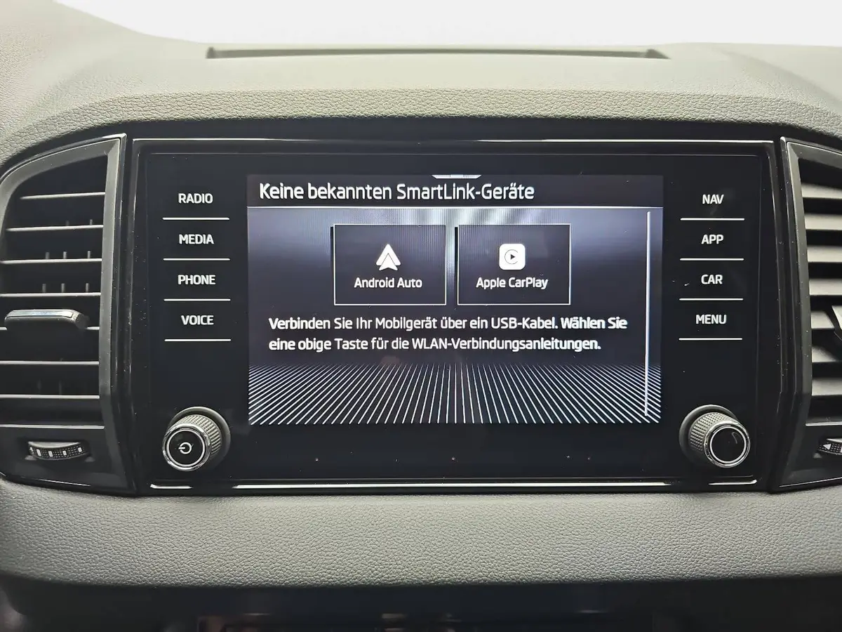SKODA KAROQ 1.5 TSI DSG 130 JAHRE LED AHK LM