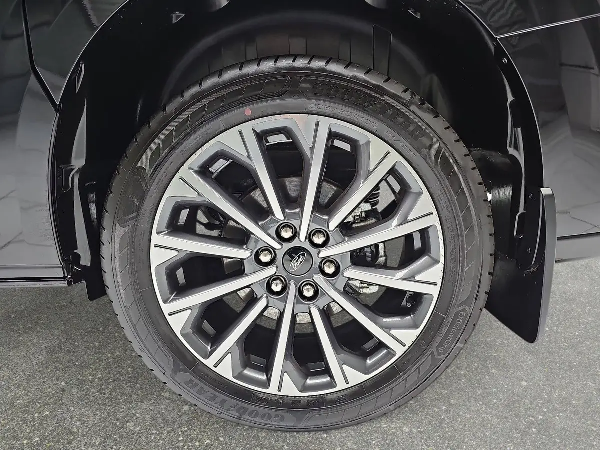 FORD TOURNEO CUSTOM 2.0 ECOBLUE AUTO. L1 TITANIUM X NAVI LED B&O A