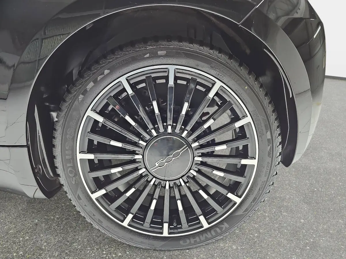 FIAT 500E ELEKTRO 42 KWH BY BOCELLI NAVI KLIMA LED JBL ALL-SEASON LM17