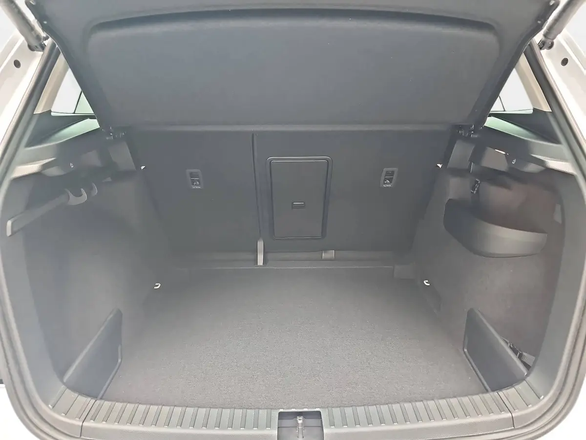 SKODA KAROQ 1.5 TSI DSG 130 JAHRE LED KAMERA AHK