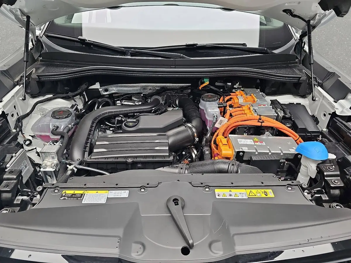 SKODA KODIAQ 1.5 TSI DSG IV PHEV SPORTLINE AHK PANO LM