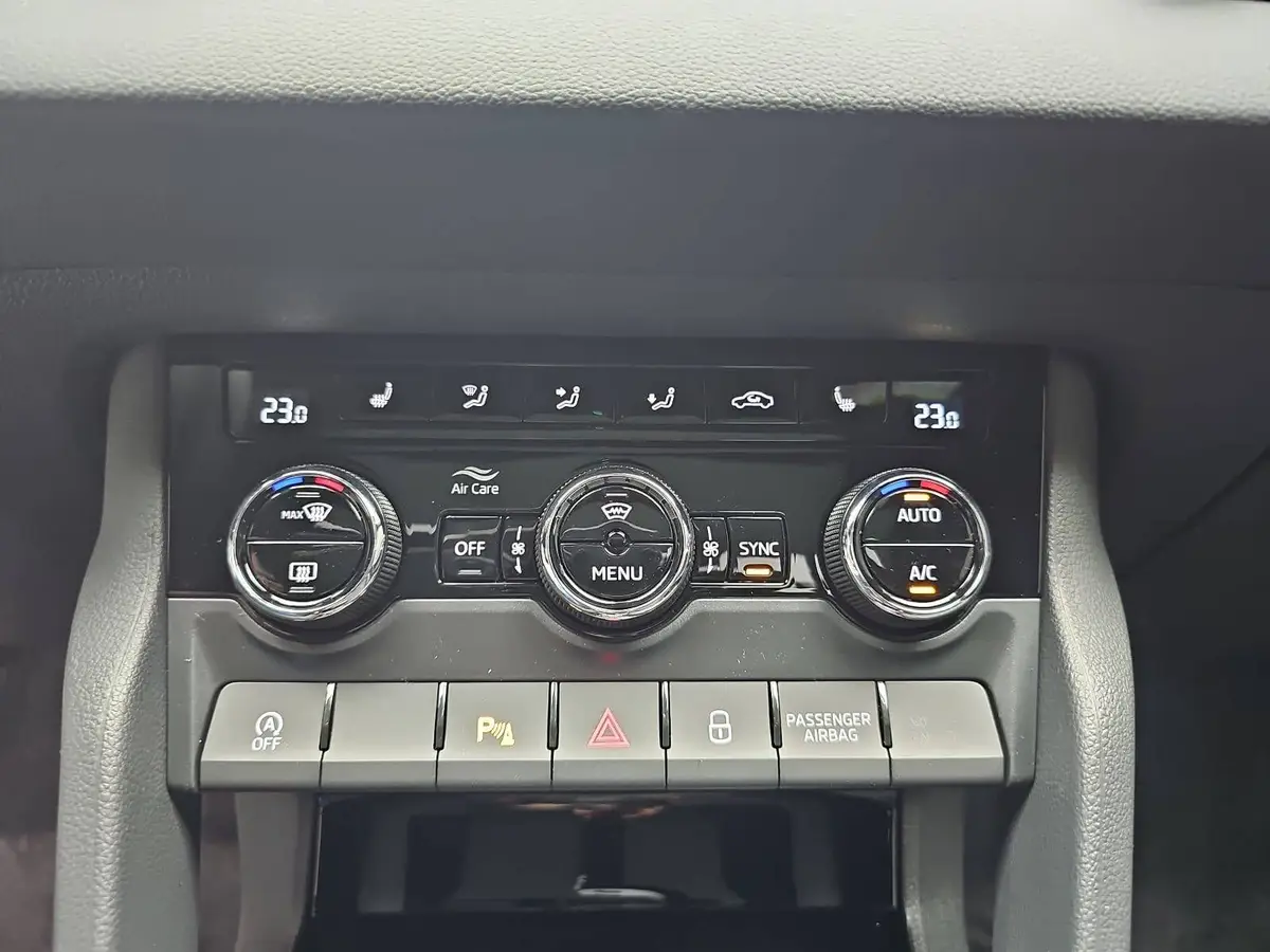 SKODA KAROQ 2.0 TSI DSG SPORTLINE 4X4 NAVI LED
