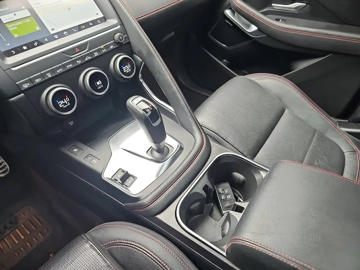 JAGUAR E-PACE D180 AUTO. R-DYNAMIC AWD NAVI LED LEDER WINTER 360