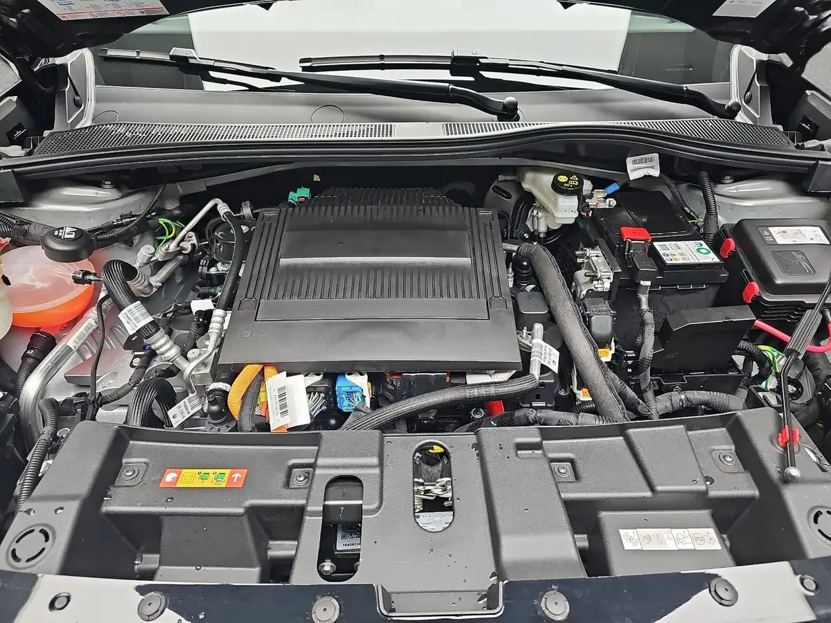 JEEP AVENGER ELEKTRO SUMMIT MJ26 LEDERSITZE INFOTAINMENT & KOMFORTPAKET