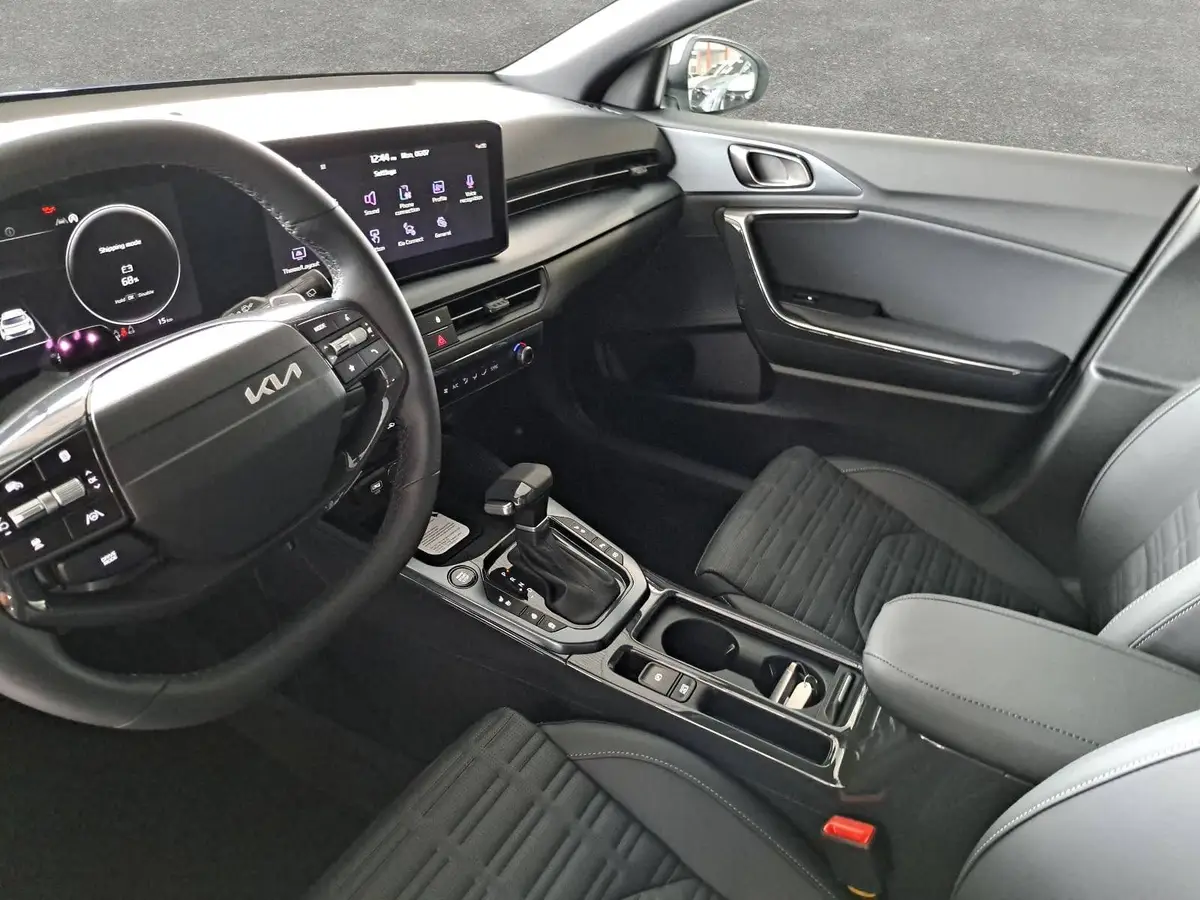 KIA XCEED 1.6 T-GDI 180 DCT SPIRIT MJ27 SOUND SITZ ADVANCED GLASDACH