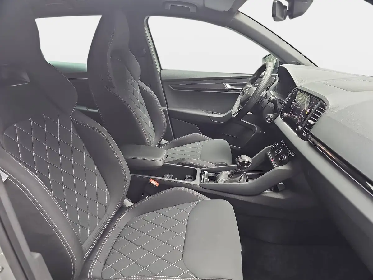 SKODA KAROQ 1.5 TSI DSG SPORTLINE NAVI LED-MATRIX PANO WINTER 