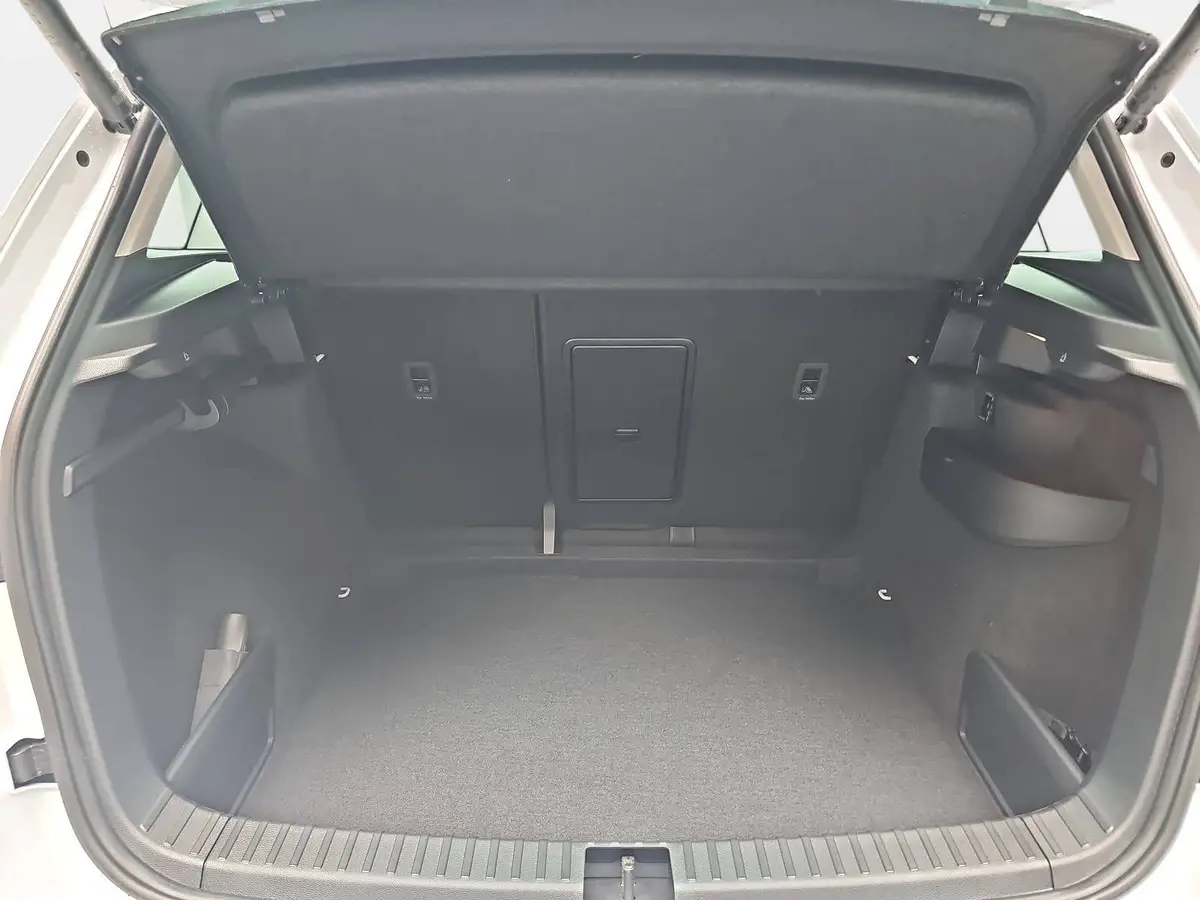 SKODA KAROQ 1.5 TSI DSG 130 JAHRE LED KAMERA AHK
