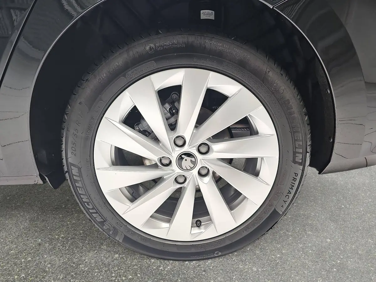 SKODA OCTAVIA COMBI 2.0 TDI DSG SELECTION AHK LM