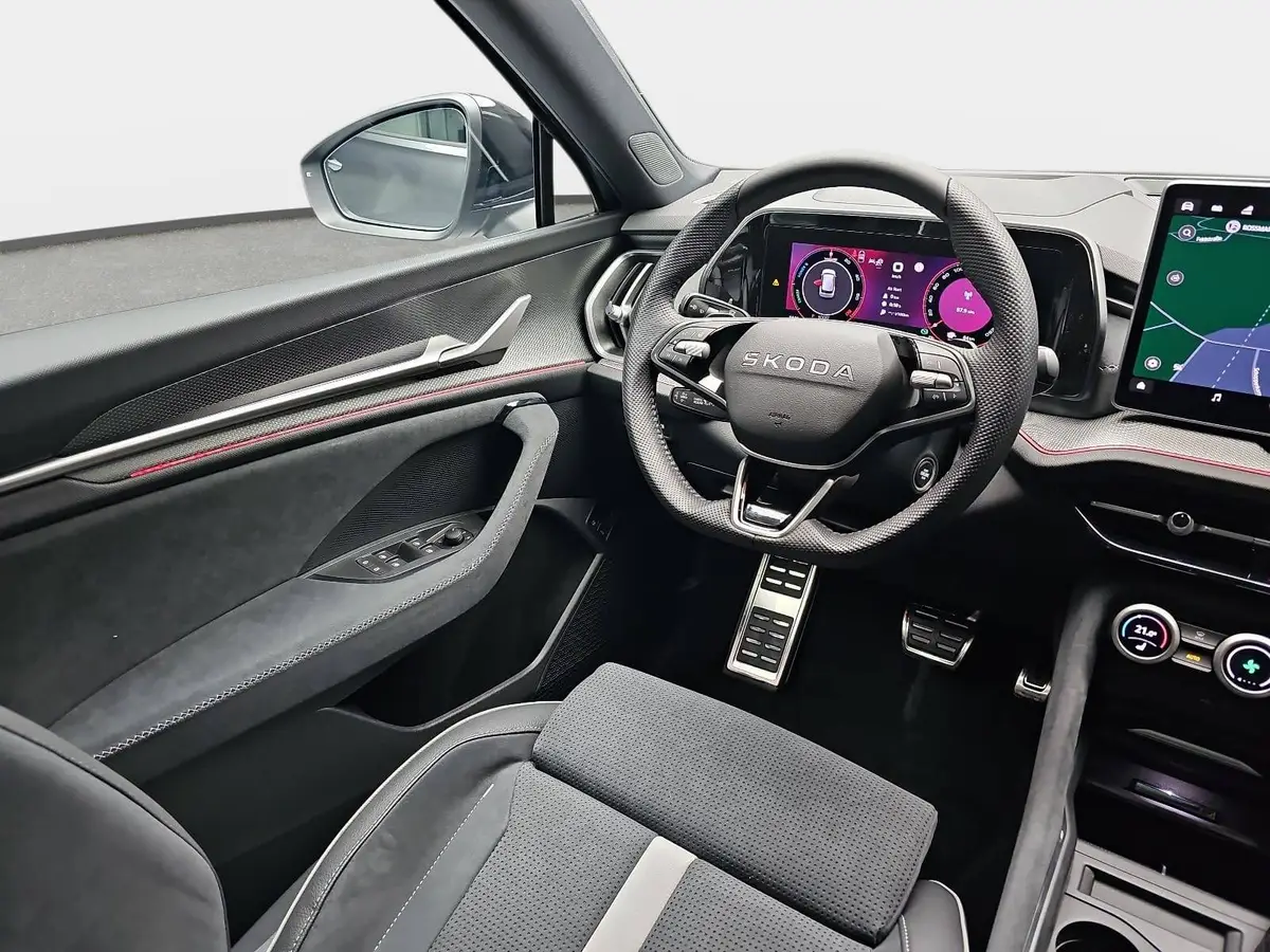 SKODA KODIAQ 1.5 TSI DSG IV PHEV SPORTLINE AHK PANO LM