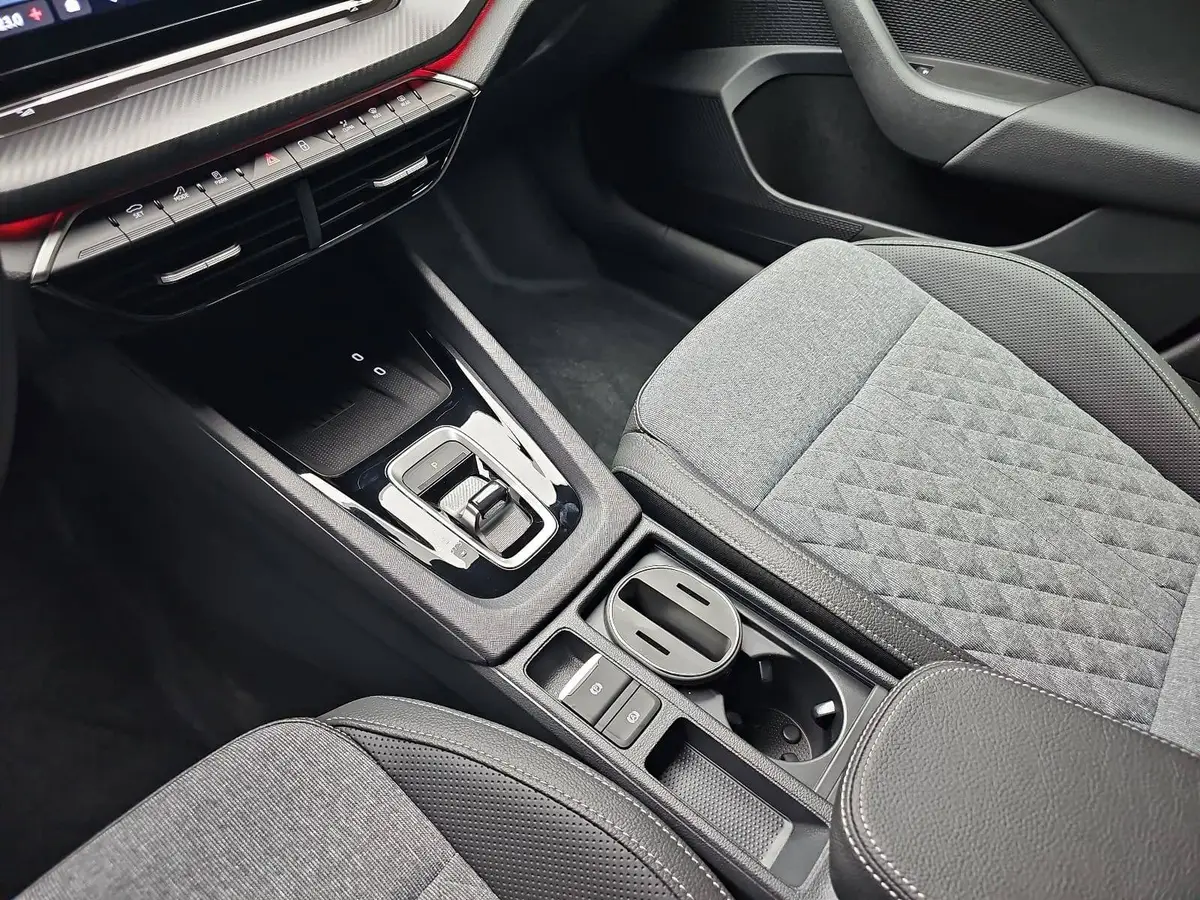 SKODA OCTAVIA COMBI 2.0 TDI DSG SPORTLINE NAVI LED