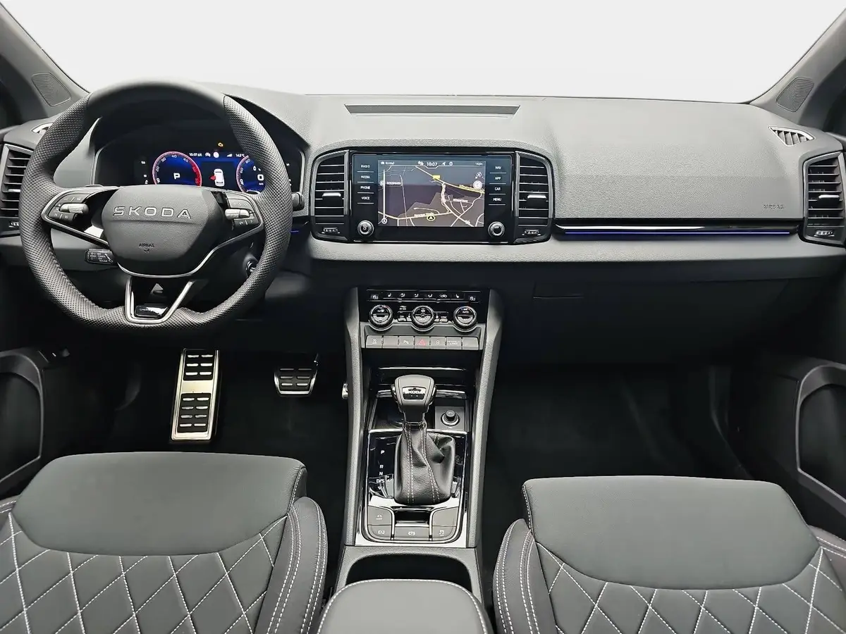 SKODA KAROQ 2.0 TDI DSG SPORTLINE AHK ACC PANO