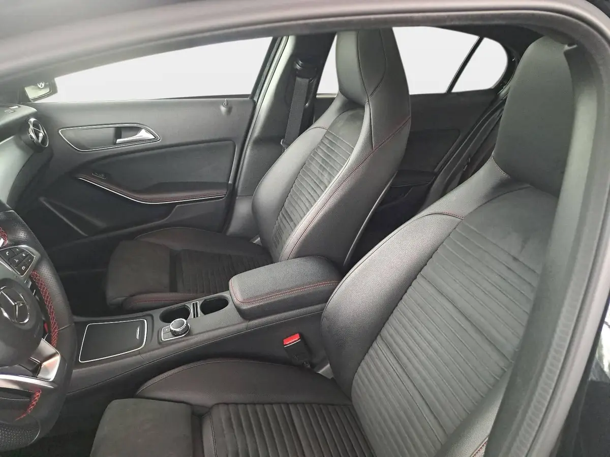 MERCEDES-BENZ GLA 250 AUTO. AMG LINE 4MATIC NAVI