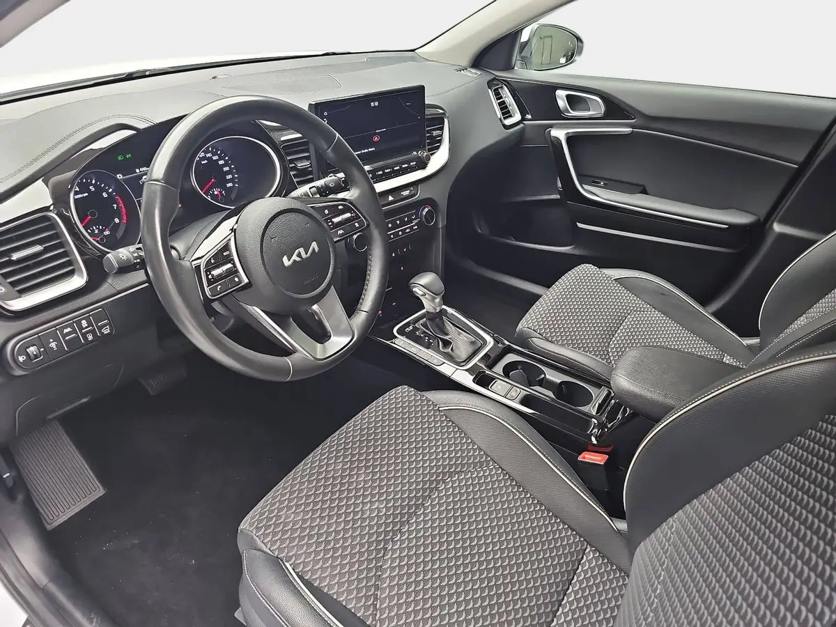 KIA XCEED 1.5 T-GDI DCT SPIRIT XCLUSIVE LED GRA WINTER AHK