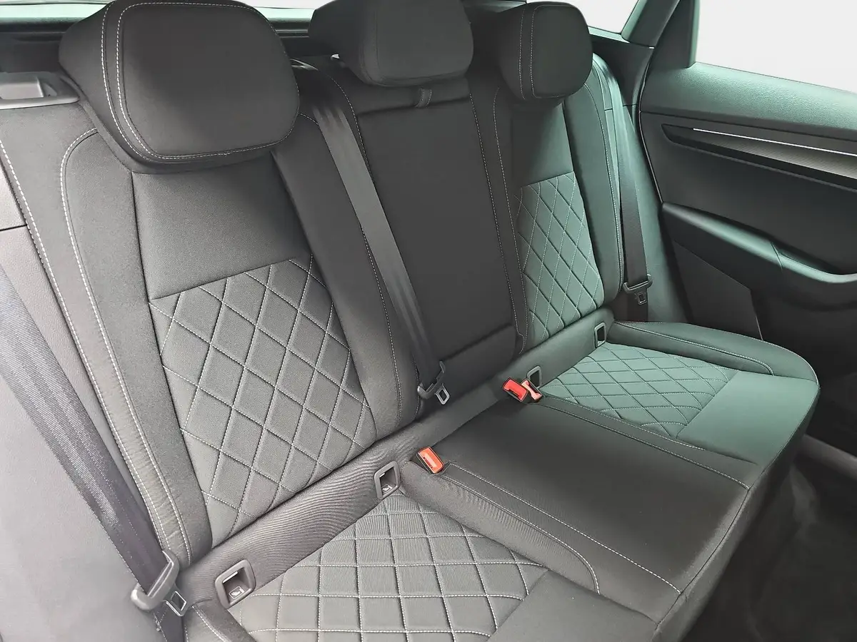 SKODA KAROQ 2.0 TSI DSG SPORTLINE 4X4 NAVI LED ACC KAMERA AHK 