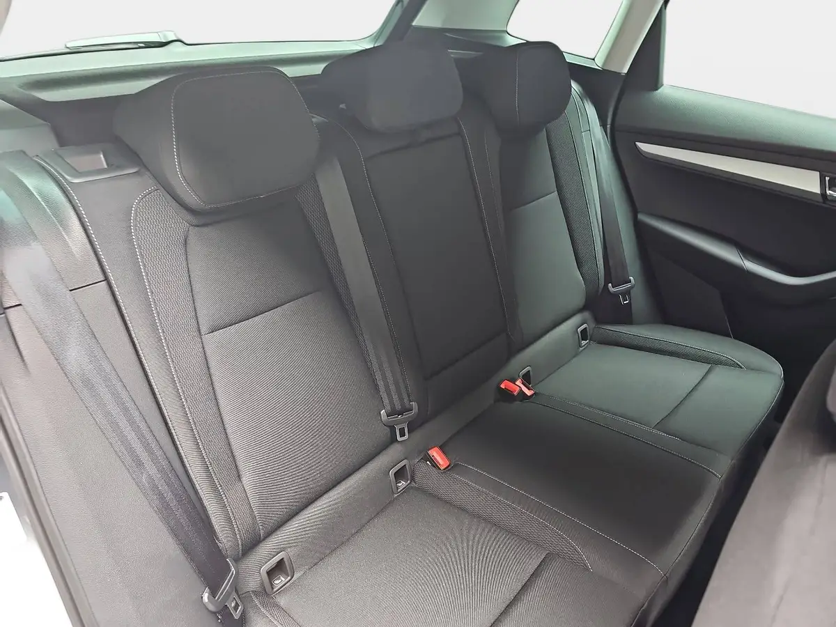 SKODA KAROQ 1.5 TSI DSG 130 JAHRE LED KLIMAAUTO SMARTLINK PDC 