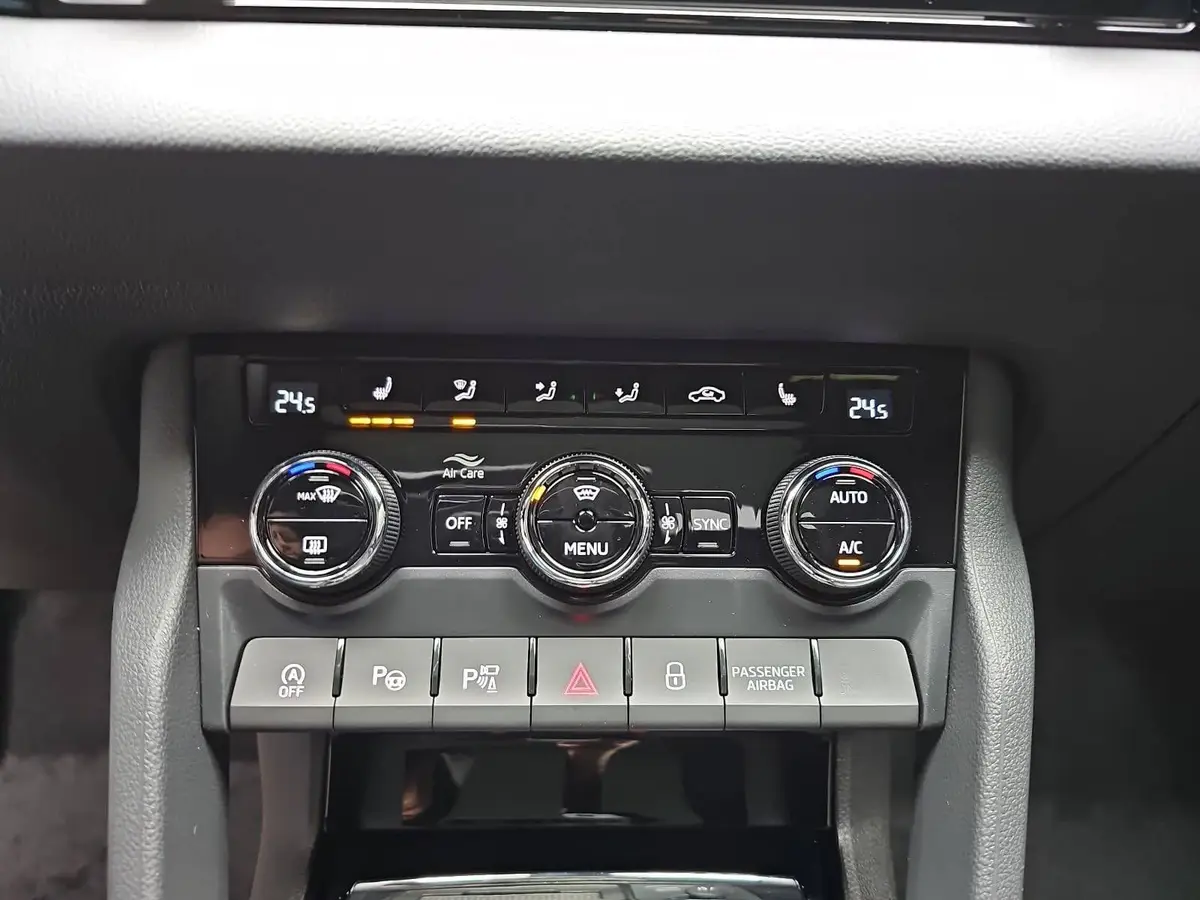 SKODA KAROQ 1.5 TSI DSG SPORTLINE NAVI LED-MATRIX PANO WINTER 