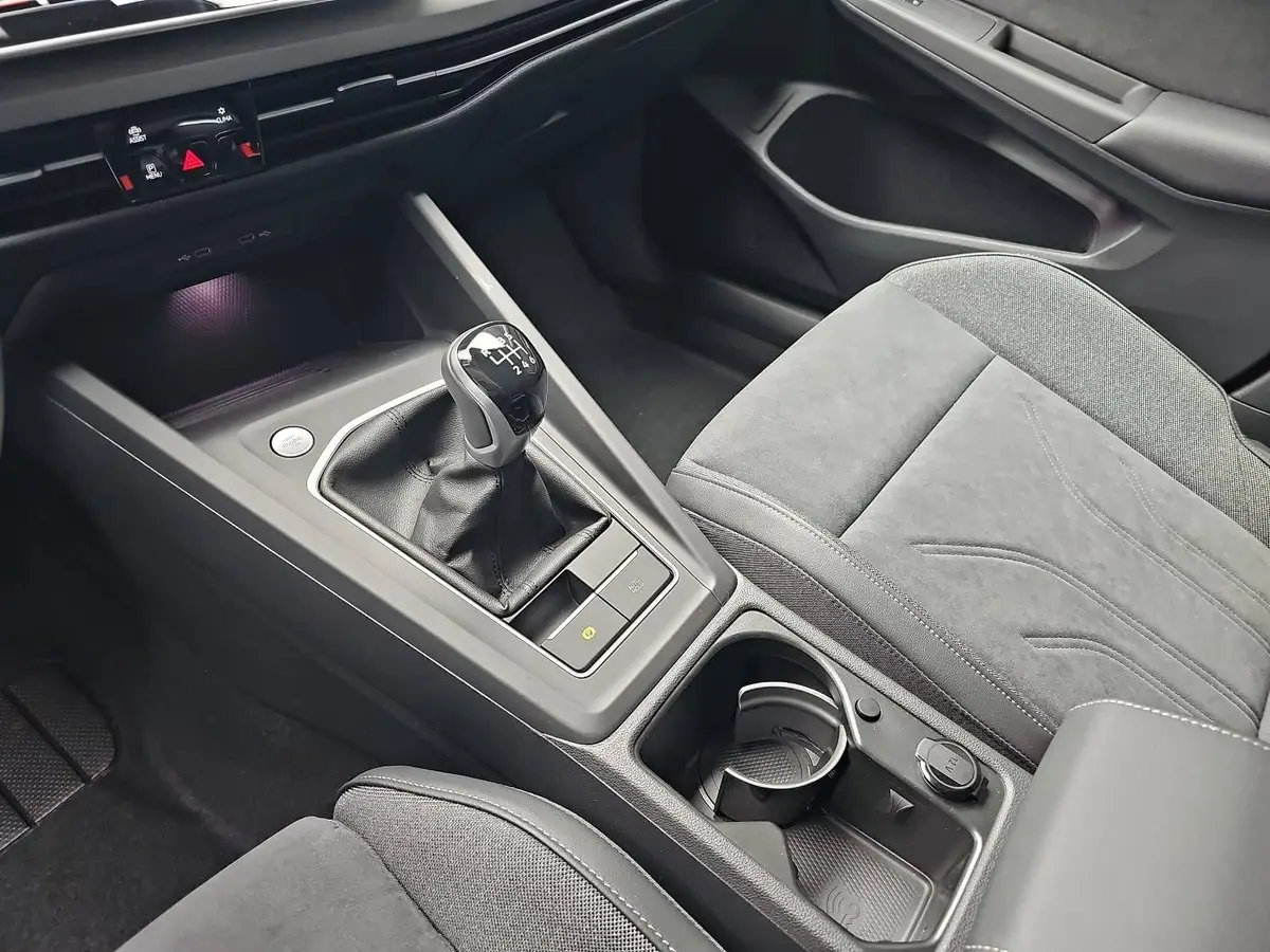 VW GOLF VIII 1.5 TSI LIFE LED ACC KAMERA AHK LM17