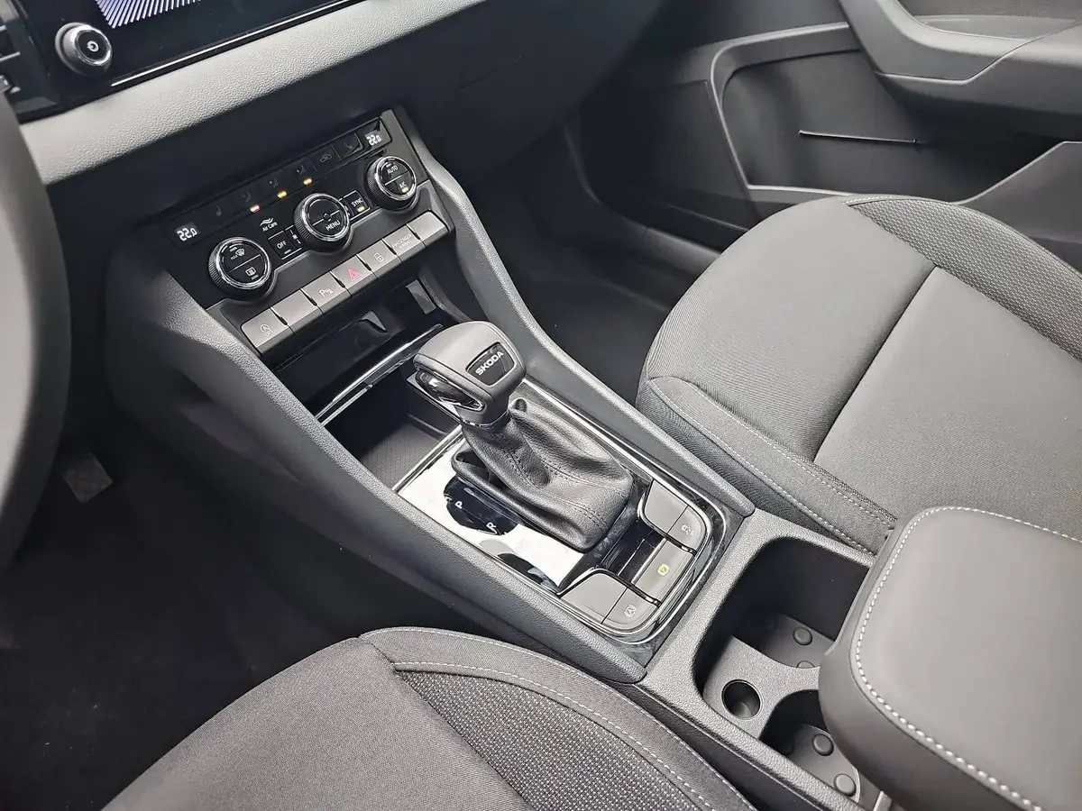 SKODA KAROQ 1.5 TSI DSG FAMILY LED KAMERA LM17