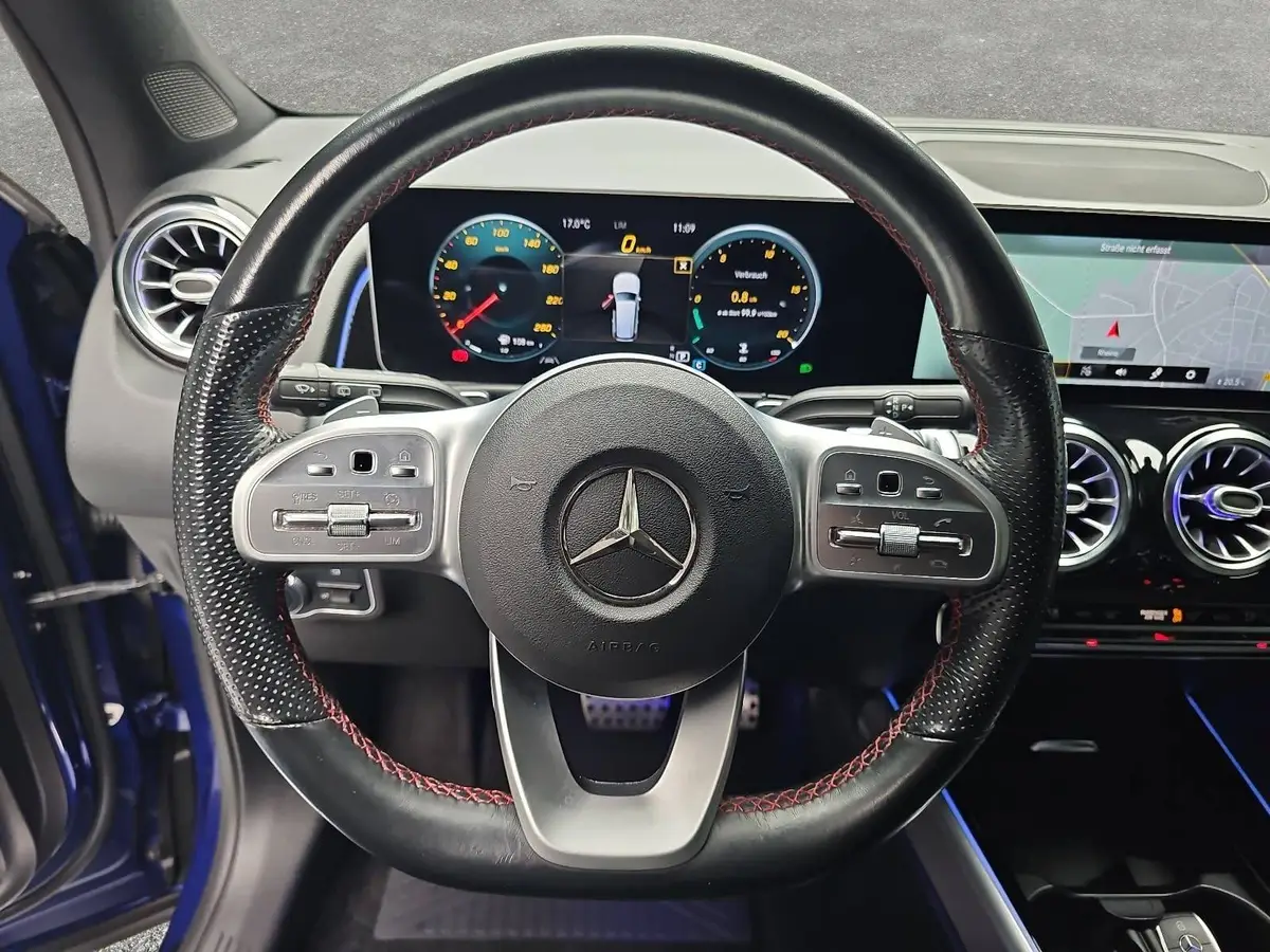 MERCEDES-BENZ GLB 200 200D AUTO. AMG-LINE AHK PANO LM
