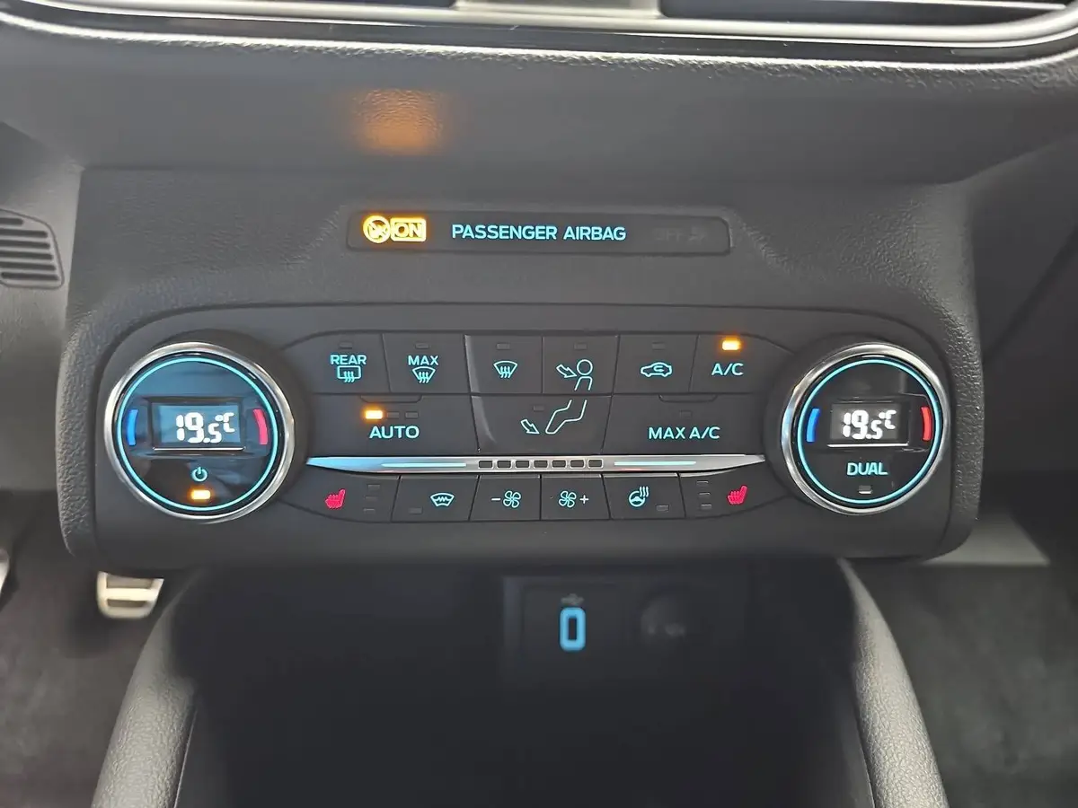 FORD FOCUS ST 2.3 EB TURNIER NAVI LED P-ASSIST
