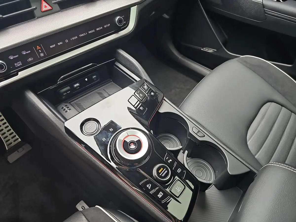 KIA SPORTAGE 1.6T PLUG-IN-HYBRID AUTO. GT-LINE DRIVEWISE GLASDACH SOUND