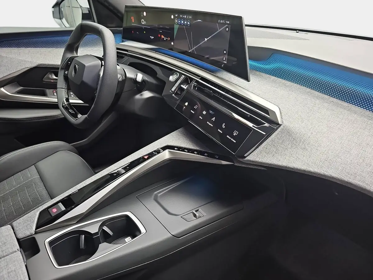 PEUGEOT 5008 1.2 HYBRID 145 E-DSC6 GT KLIMA LED 7-S DAB 360° AH