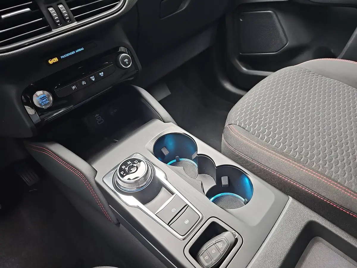 FORD KUGA 1.5 EB AUTO. ST-LINE NAVI LED KLIMAAUTO WINTER SIC