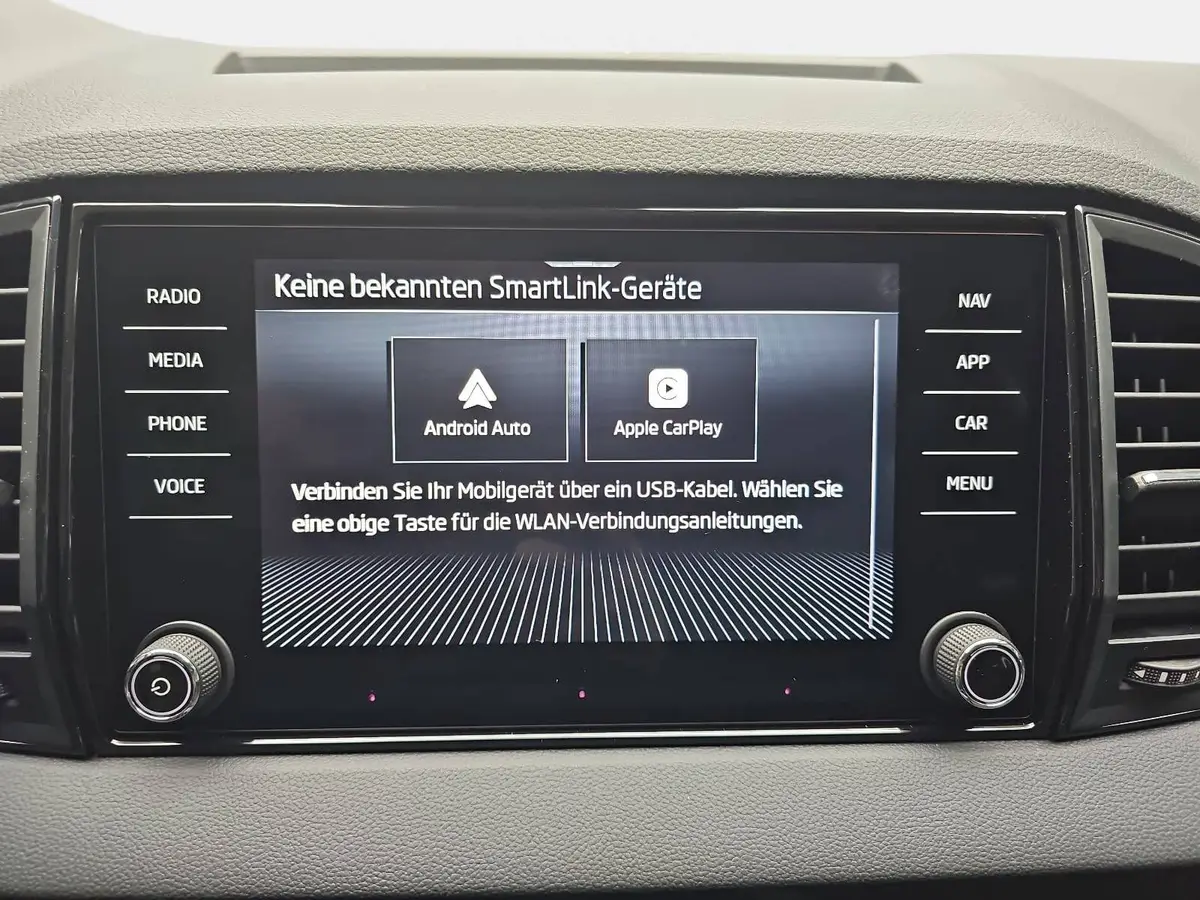 SKODA KAROQ 1.5 TSI DSG 130 JAHRE LED KLIMAAUTO SMARTLINK PDC 