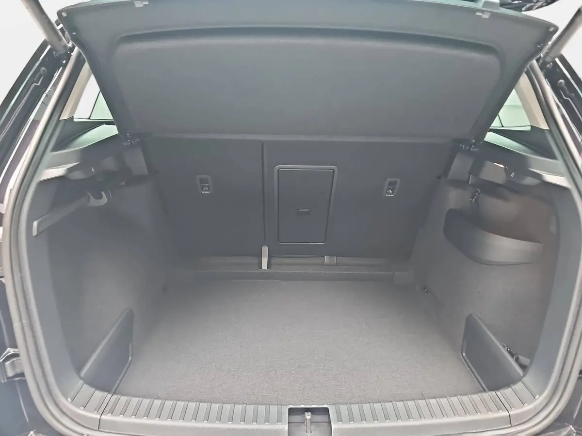 SKODA KAROQ 1.5 TSI DSG 130 JAHRE LED DAB SICHT WINTER EL.HECK