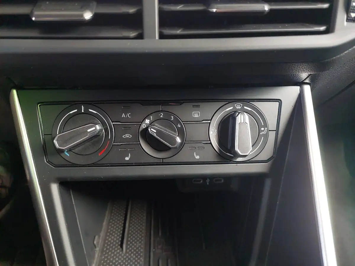 VW TAIGO 1.0 TSI DSG LIFE NAVI LED ACC SITZHEIZUNG PDC KAME