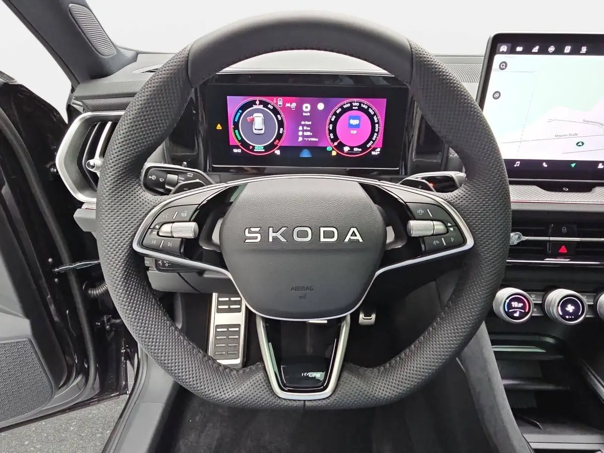 SKODA KODIAQ 1.5 TSI DSG IV PHEV SPORTLINE AHK PANO LM