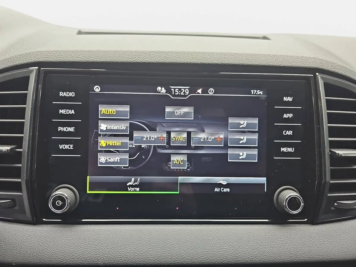 SKODA KAROQ 2.0 TDI DSG SELECTION LED AHK KAMERA