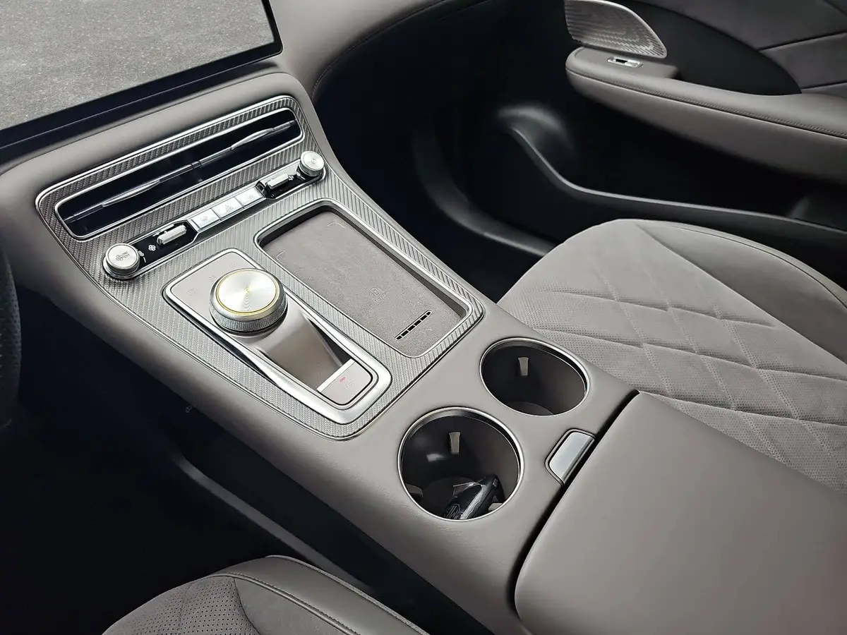 MG ANDERE EV 77 KWH LUXURY PANORAMA LEDER 20-ZOLL