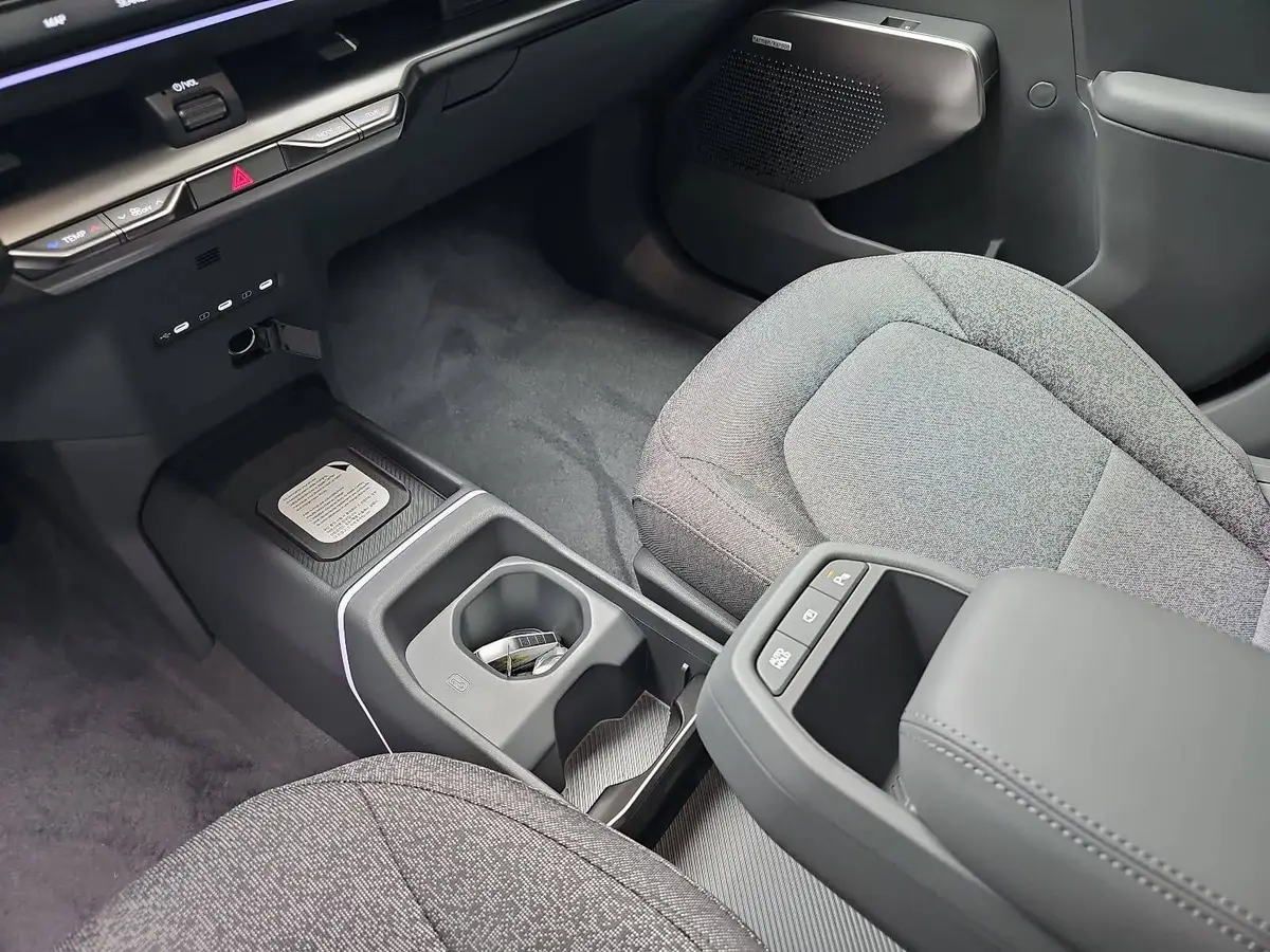 KIA EV2 42.2 KWH EARTH MJ27 4SITZE WINTER-CON 22KW-AC TECHN DRIVEW-PARK DESIGN