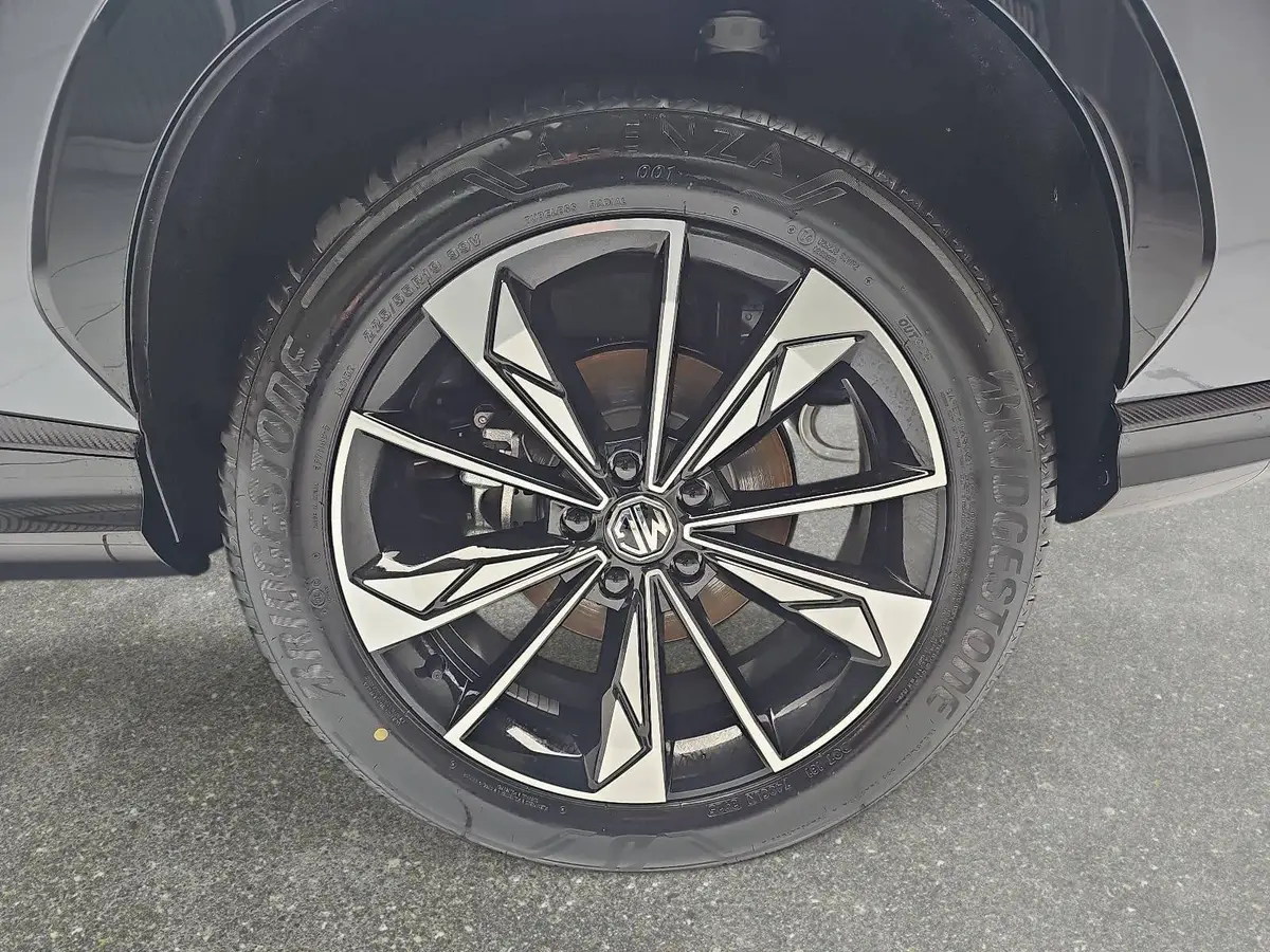 MG HS 1.5 HYBRID+ MY25.5 LUXURY LEDER 360-GRAD-KAMERA 19-ZOLL-LM