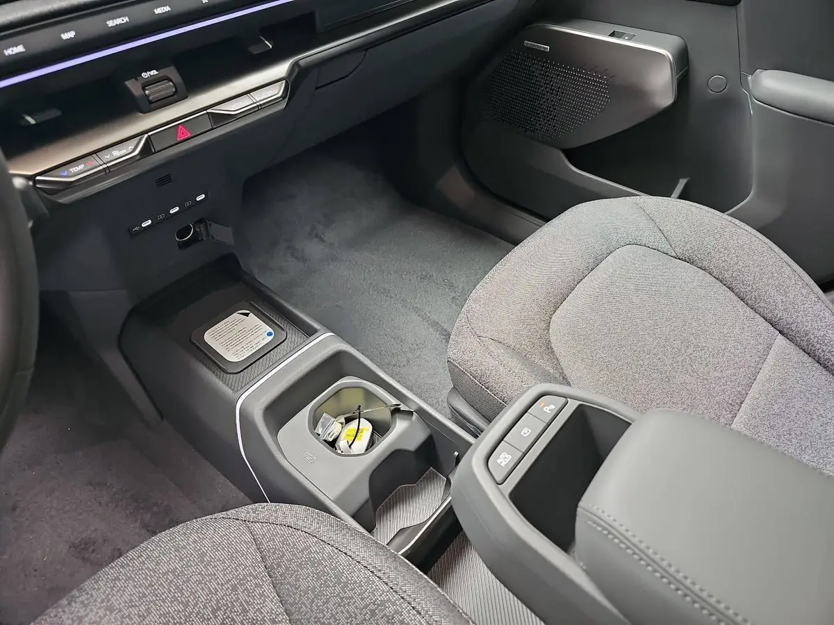 KIA EV2 42.2 KWH EARTH MJ27 WINTER-CONNECT TECHNOLOGY DRIVEWISE-PARK DESIGN