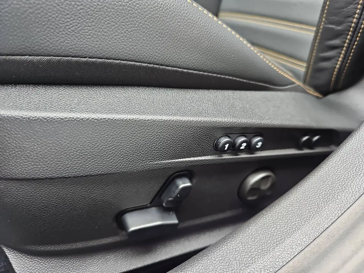 ALFA ROMEO GIULIA 2.9 V6 BI-TURBO QUADRIFOGLIO ORO