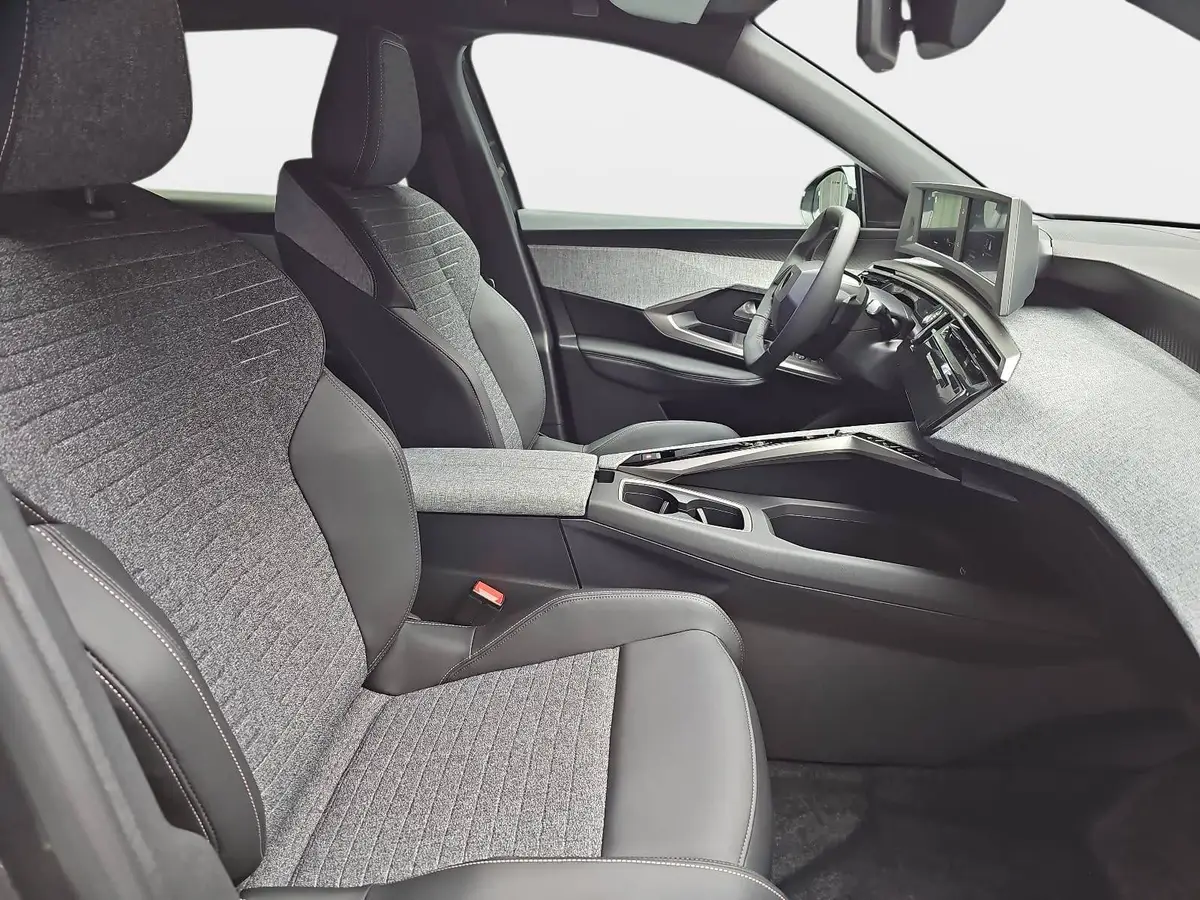 PEUGEOT 3008 1.2 HYBRID 145 E-DSC6 ALLURE LED DAB WINTER AHK LM