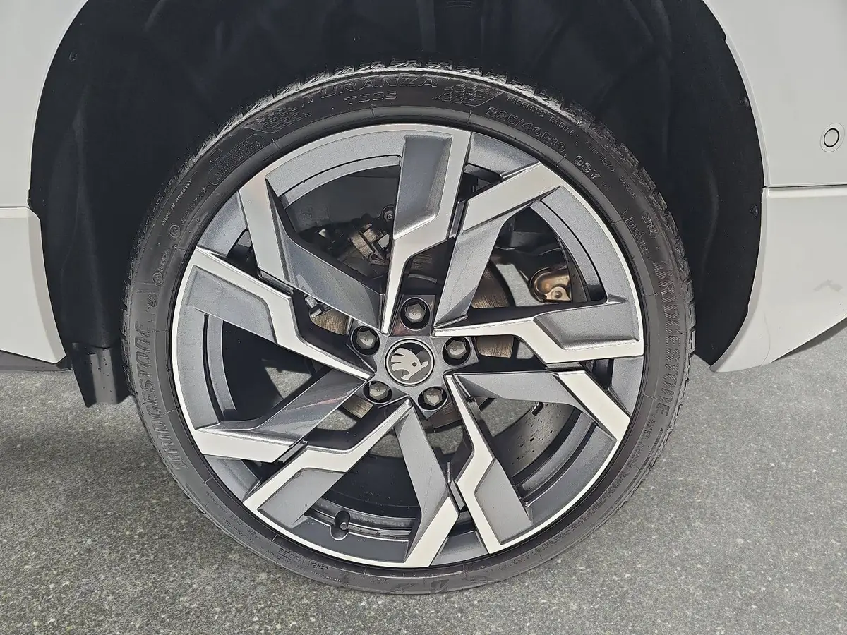 SKODA KAROQ 1.5 TSI DSG SPORTLINE NAVI LED-MATRIX PANO CANTON