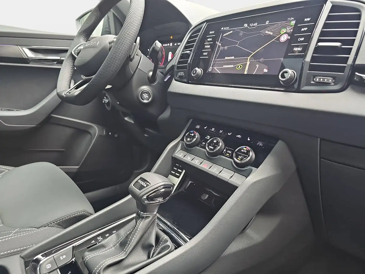 SKODA KAROQ 1.5 TSI DSG SPORTLINE NAVI LED-MATRIX PANO CANTON